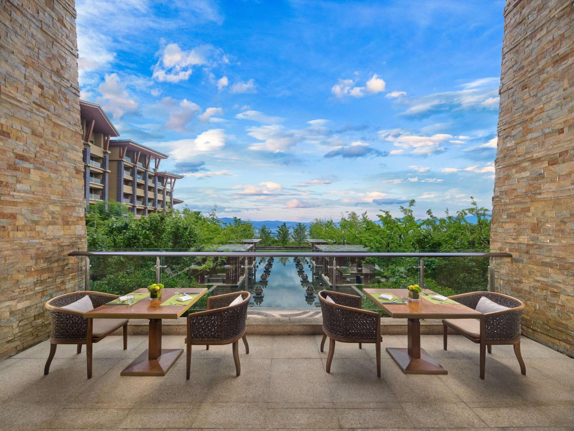 Hilton Dali Resort & Spa Екстериор снимка